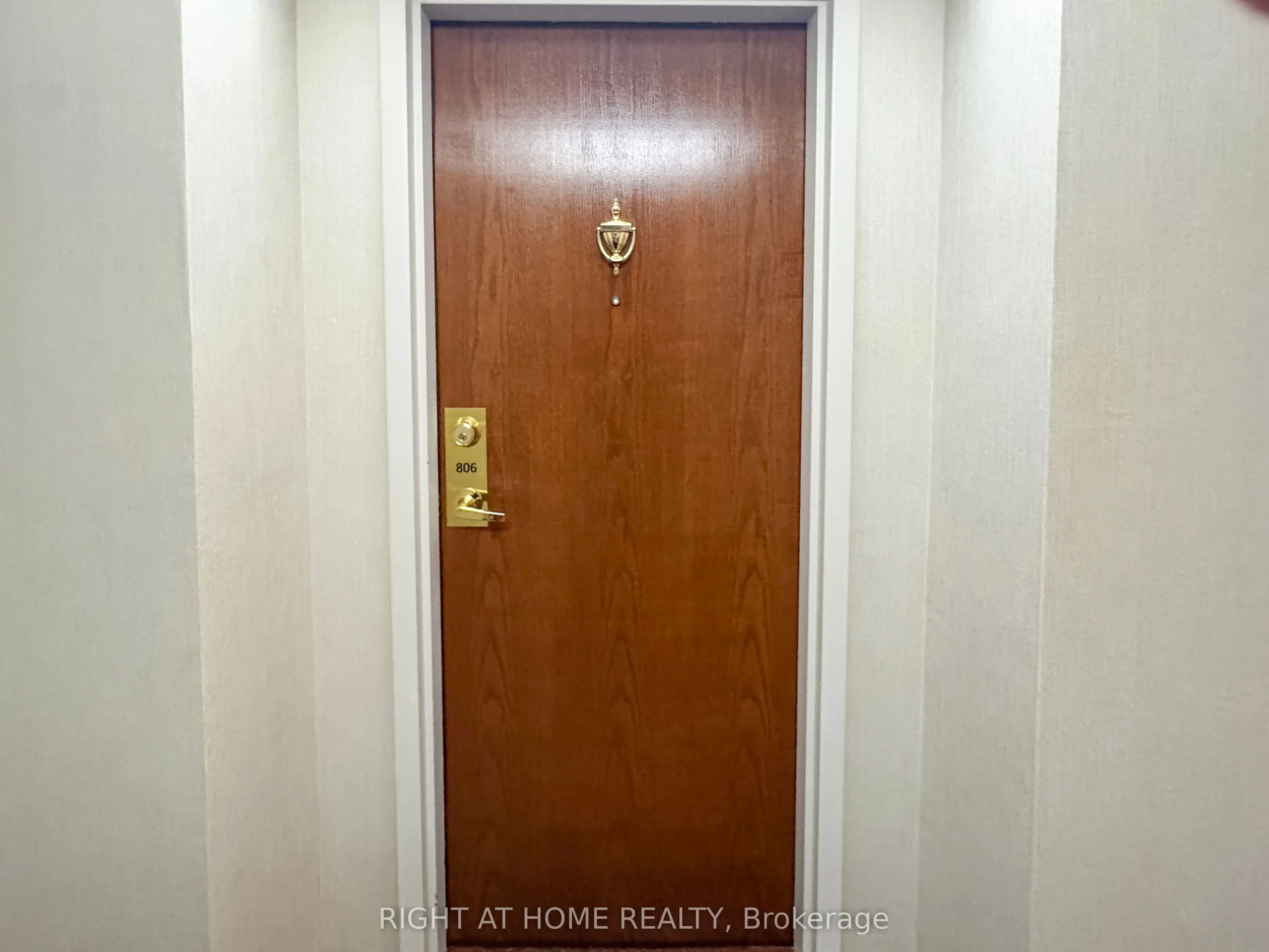 81 Scott Street, #806