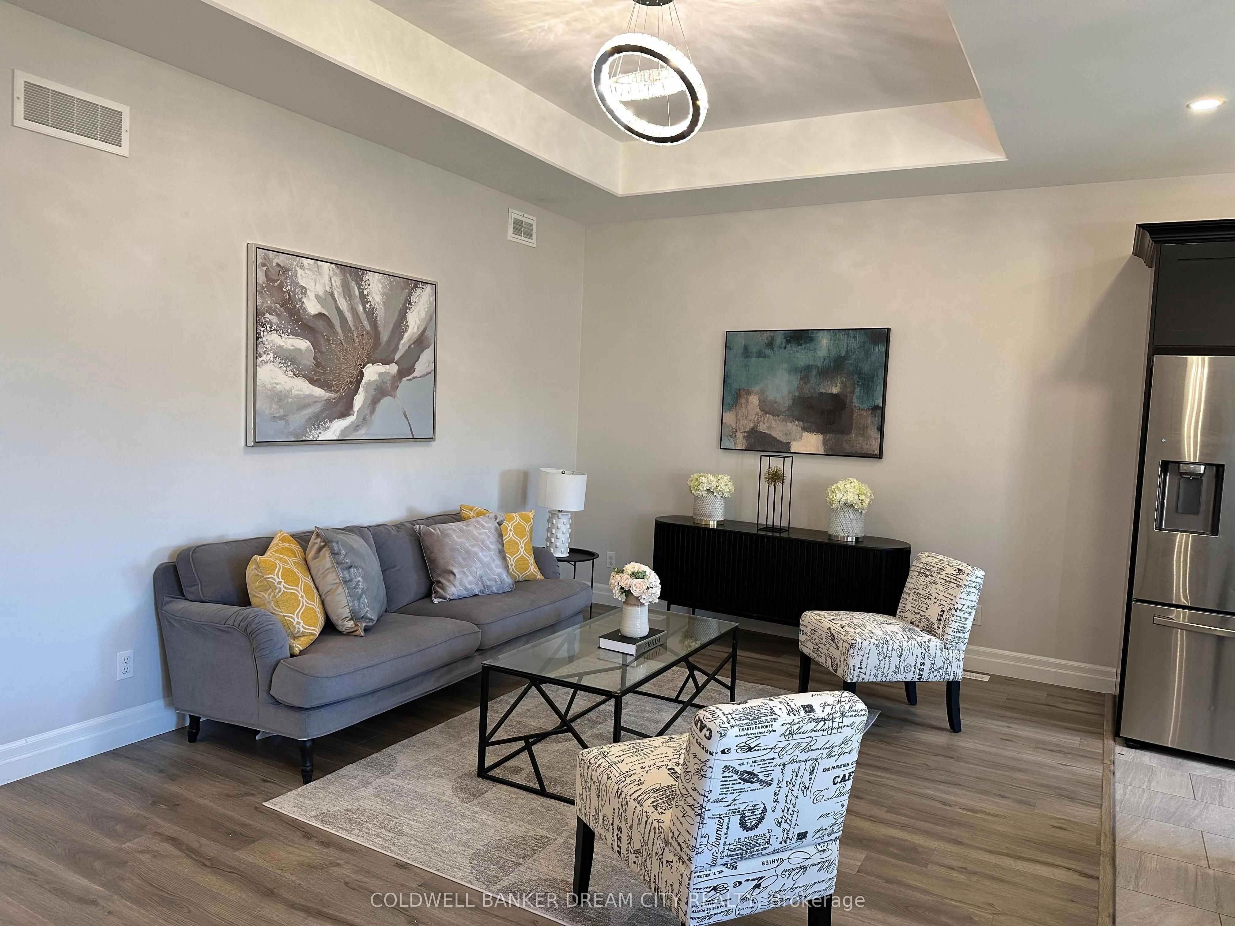 28 MATHEOS Crescent