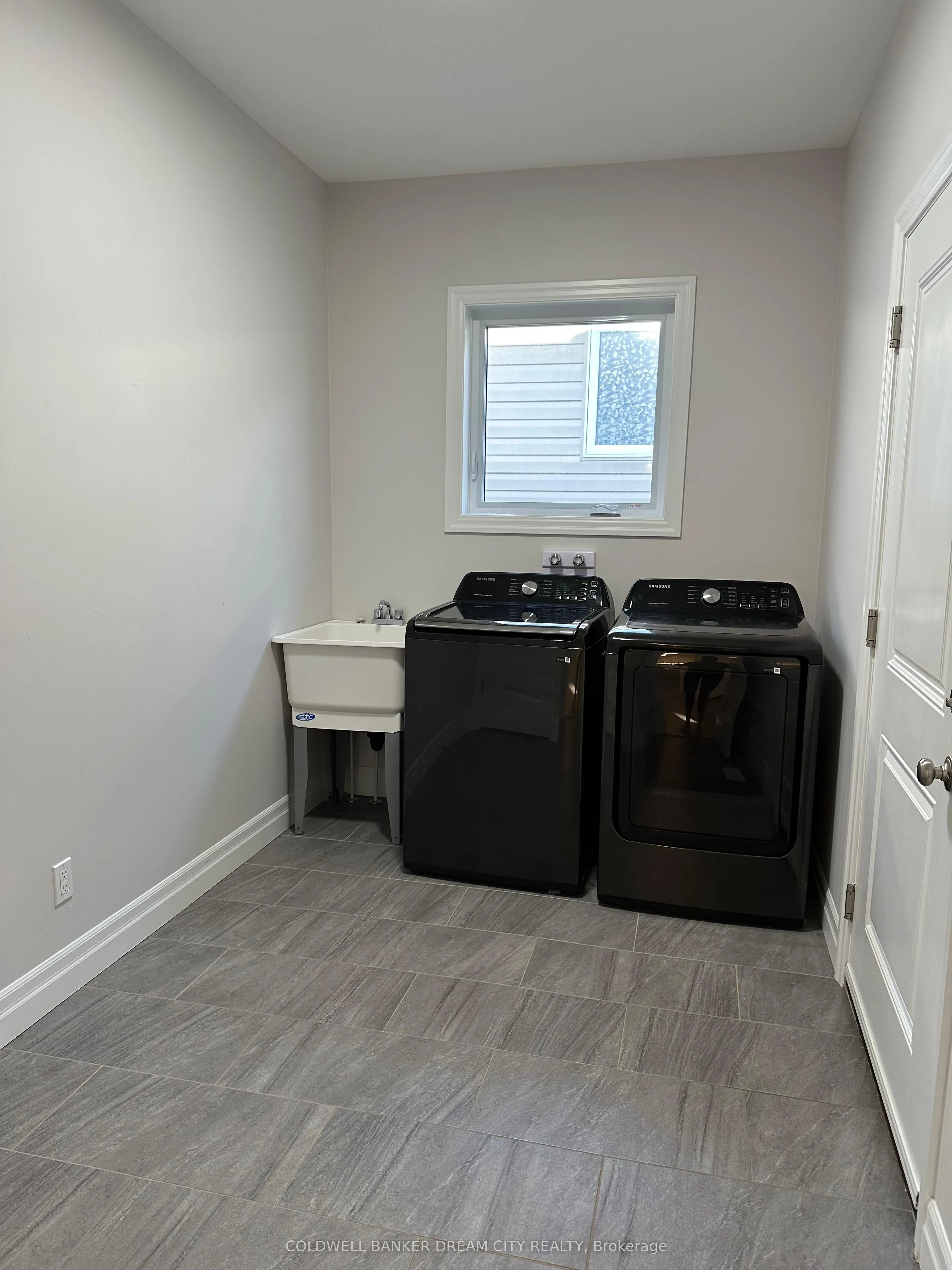 28 MATHEOS Crescent
