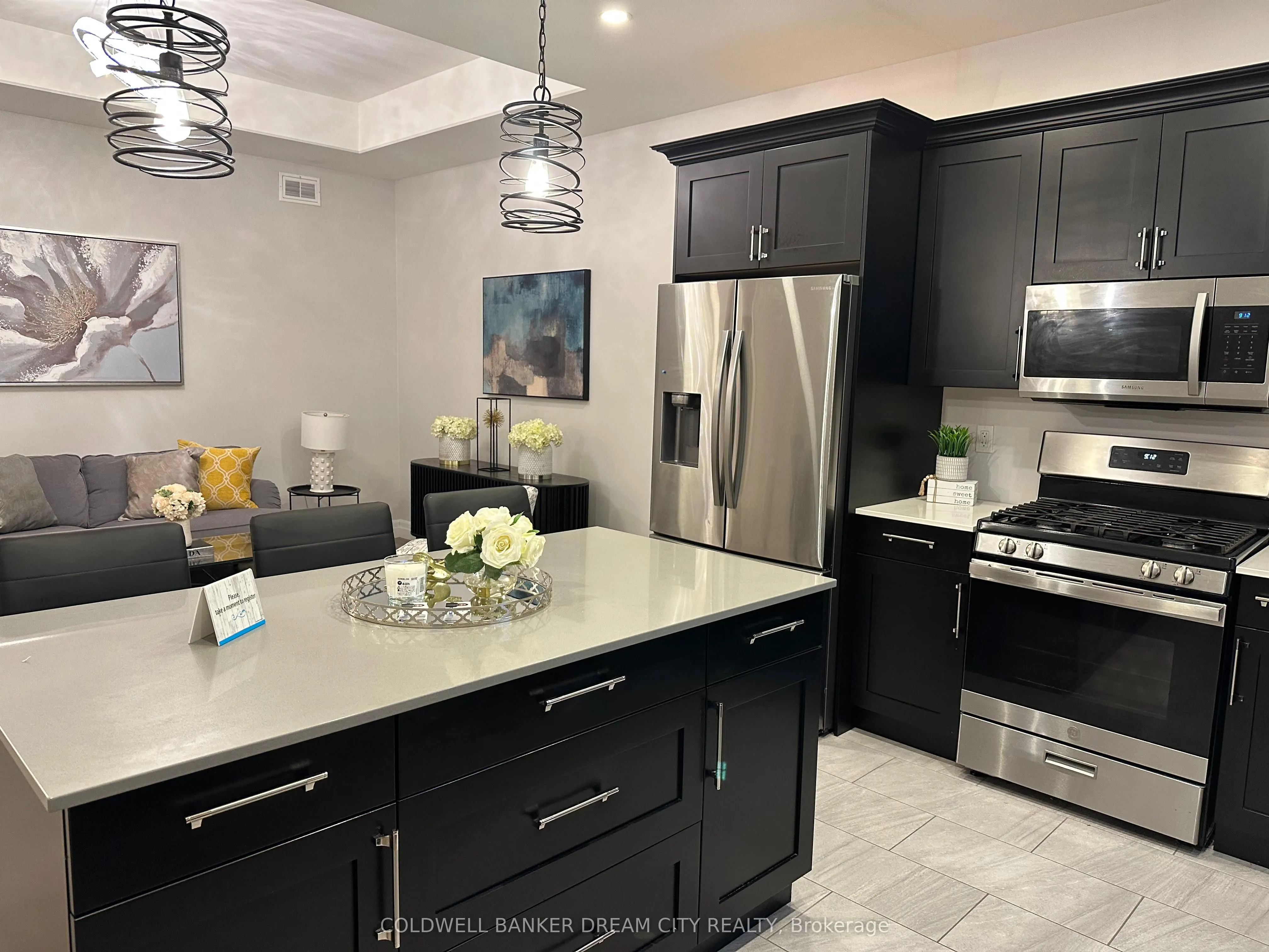 28 MATHEOS Crescent