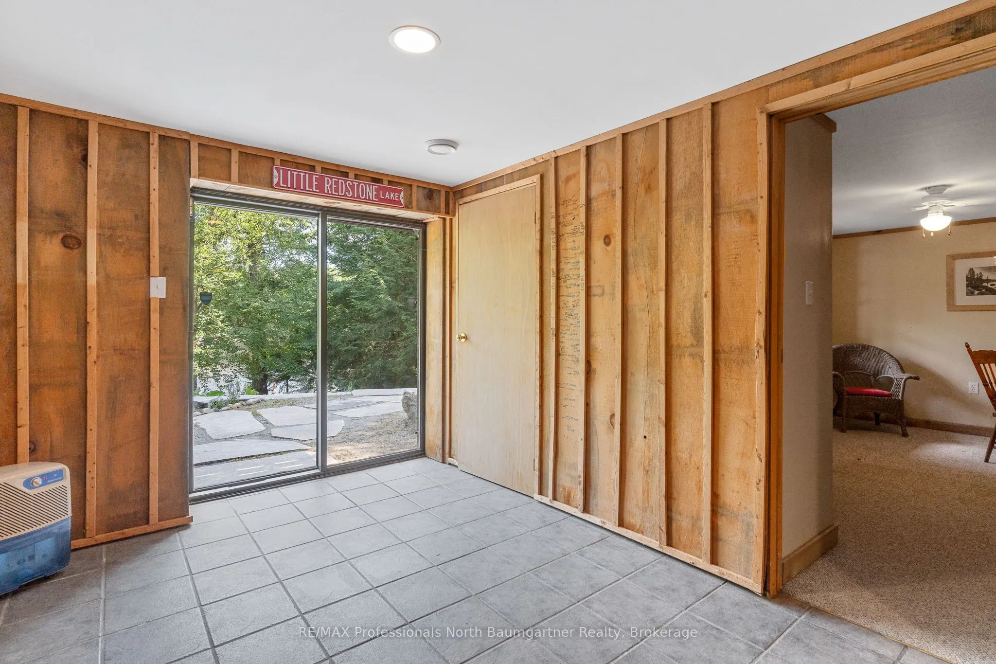 1976 Redkenn Road
