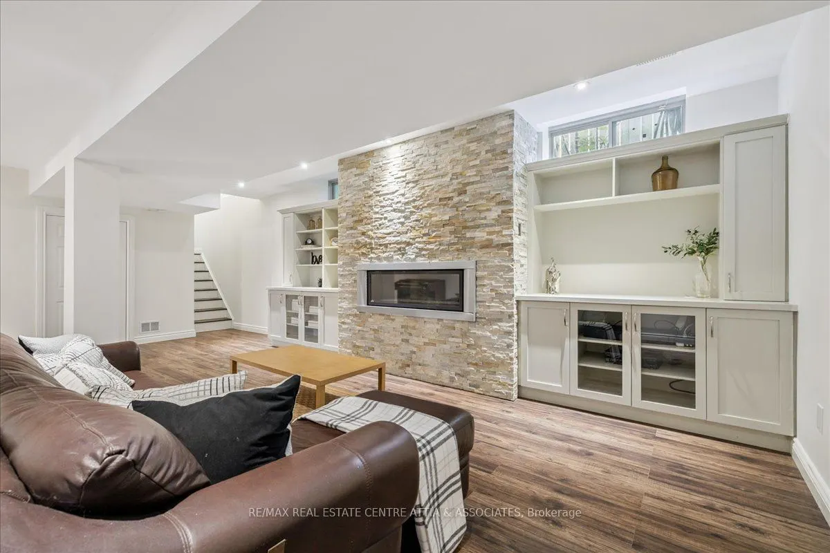 4876 Allan Court