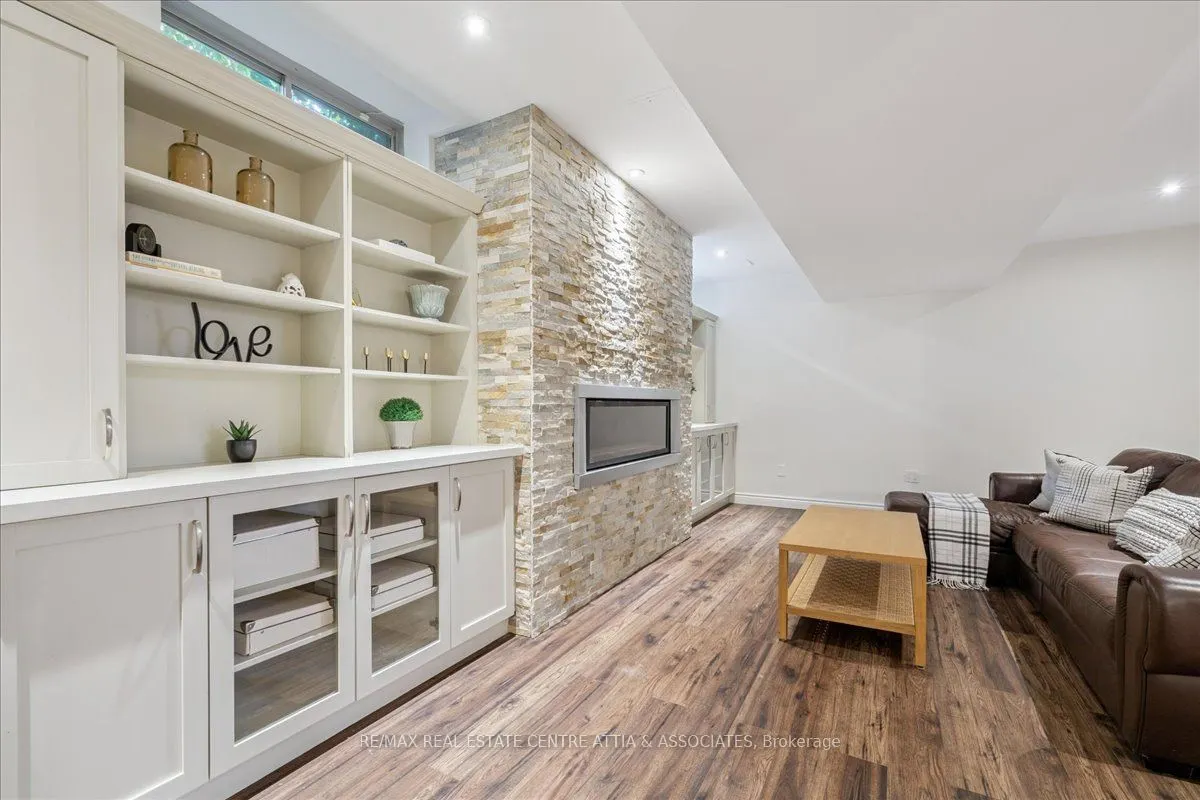 4876 Allan Court