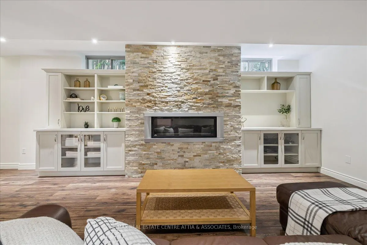 4876 Allan Court