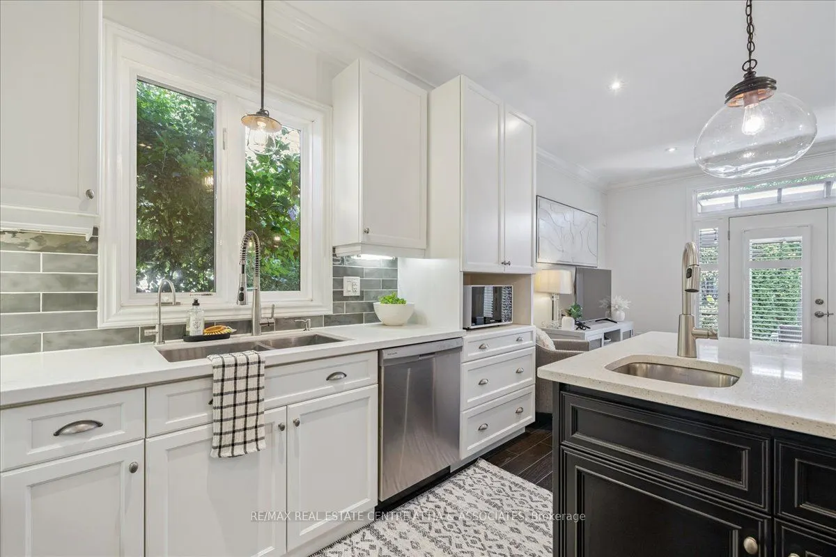 4876 Allan Court