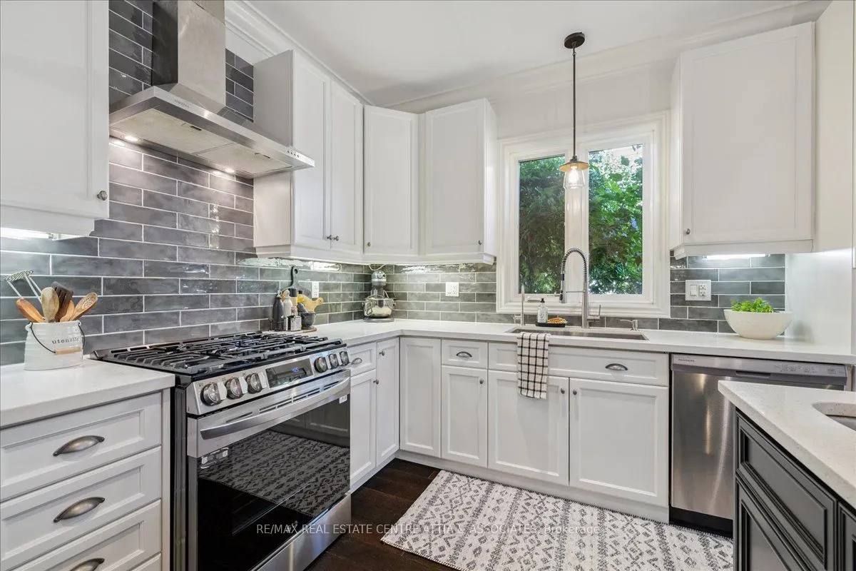 4876 Allan Court