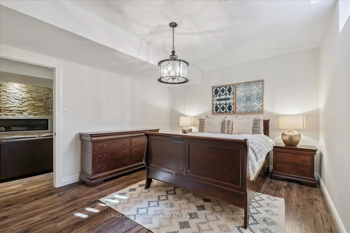 4876 Allan Court