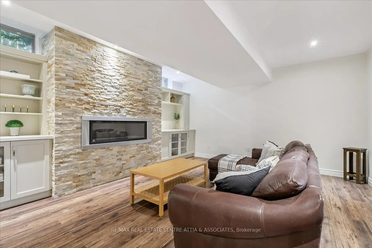 4876 Allan Court