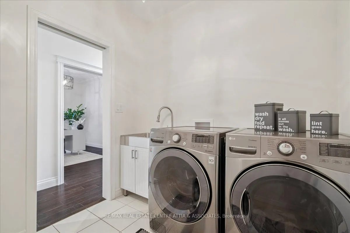 4876 Allan Court