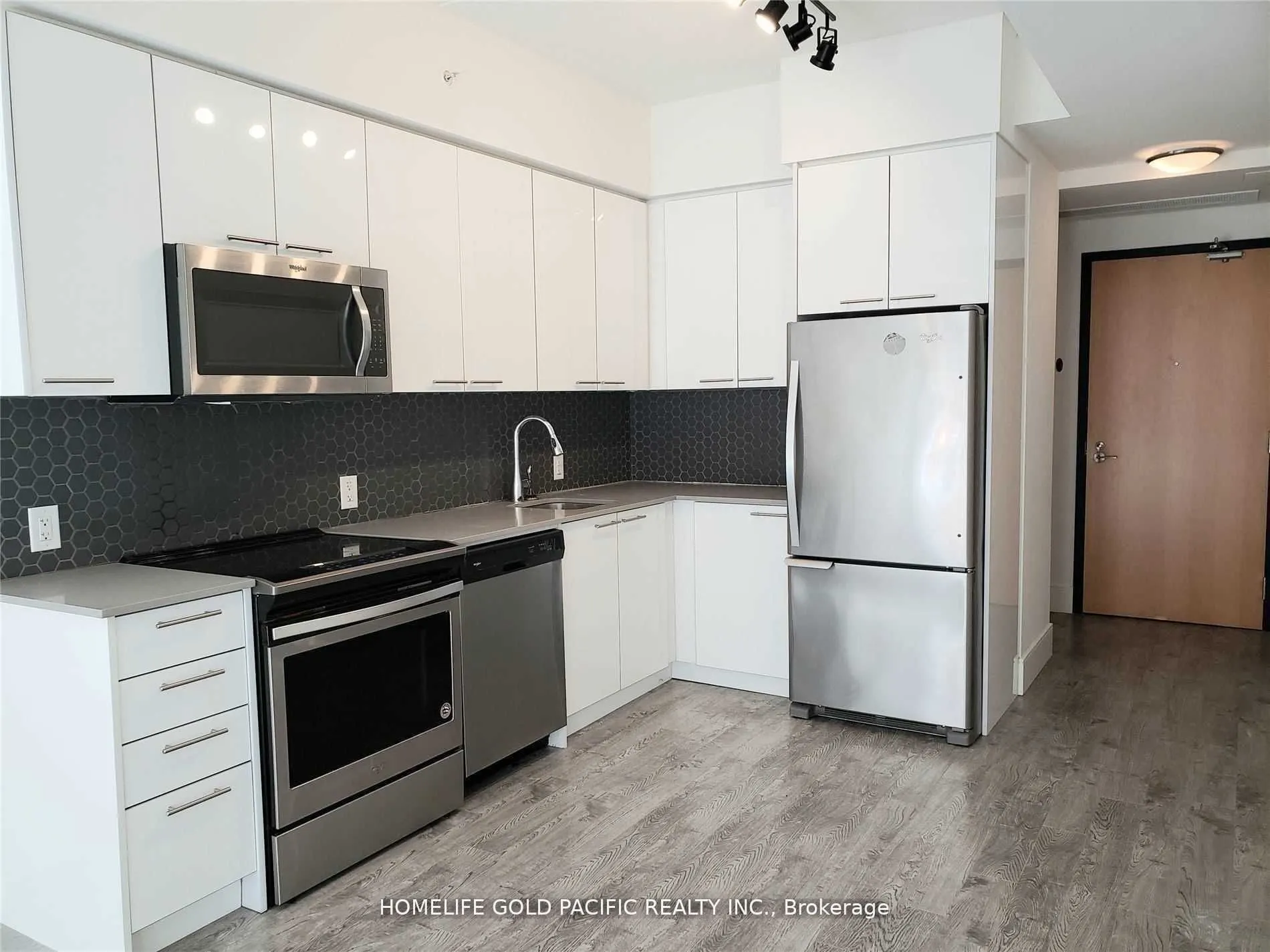 15 Prince Albert Boulevard, #114