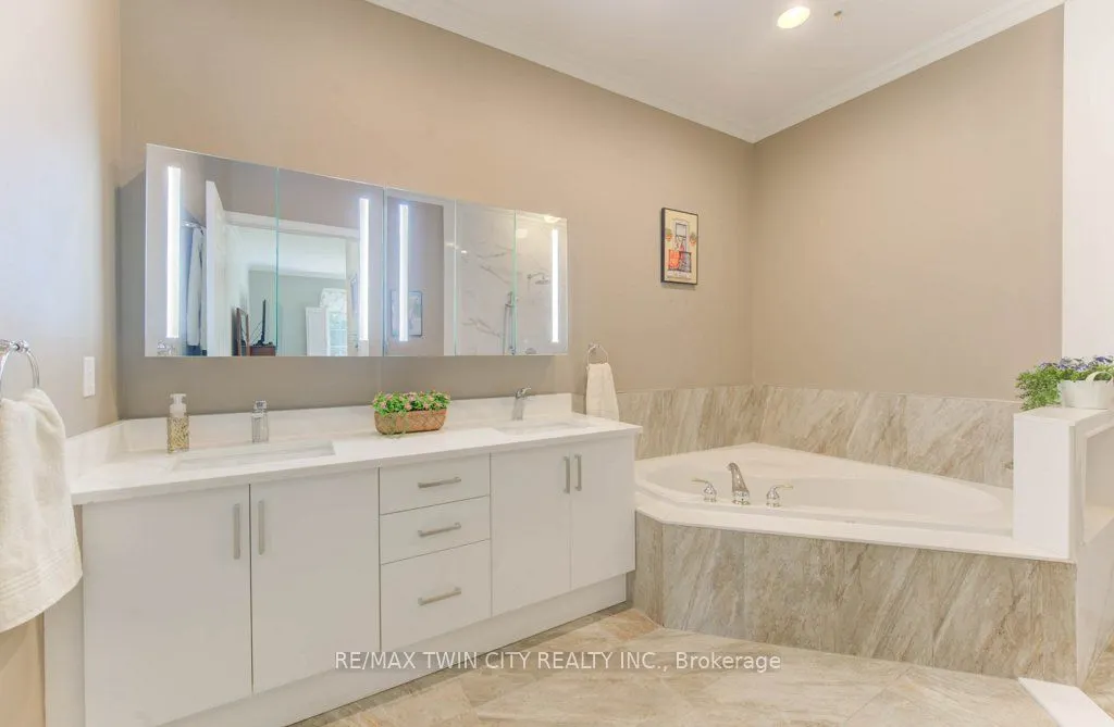 369 George Street N, #3