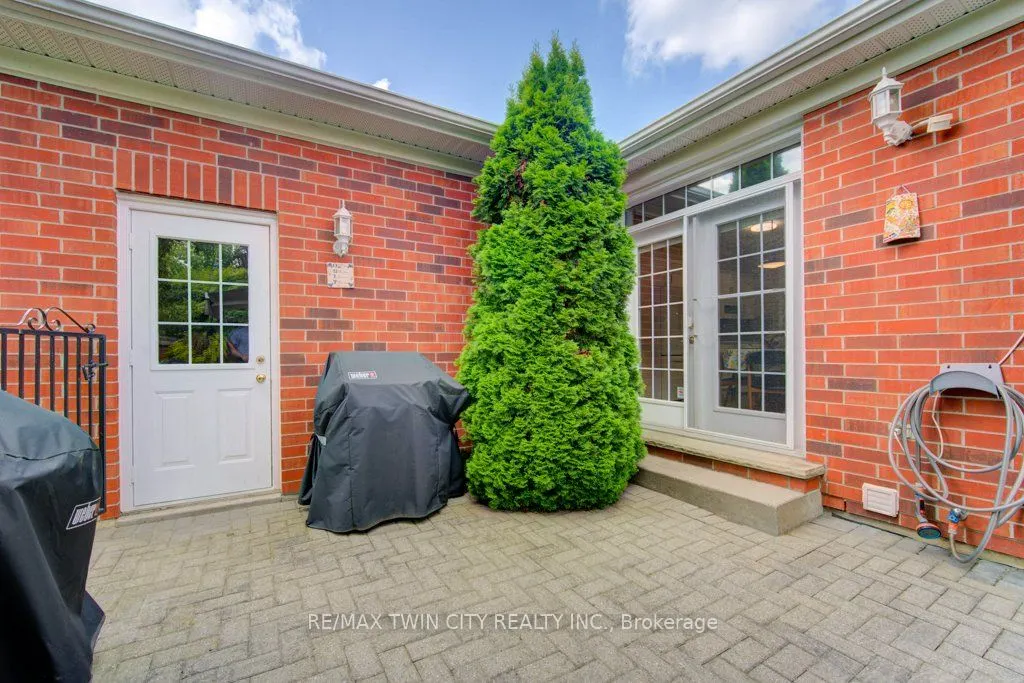 369 George Street N, #3