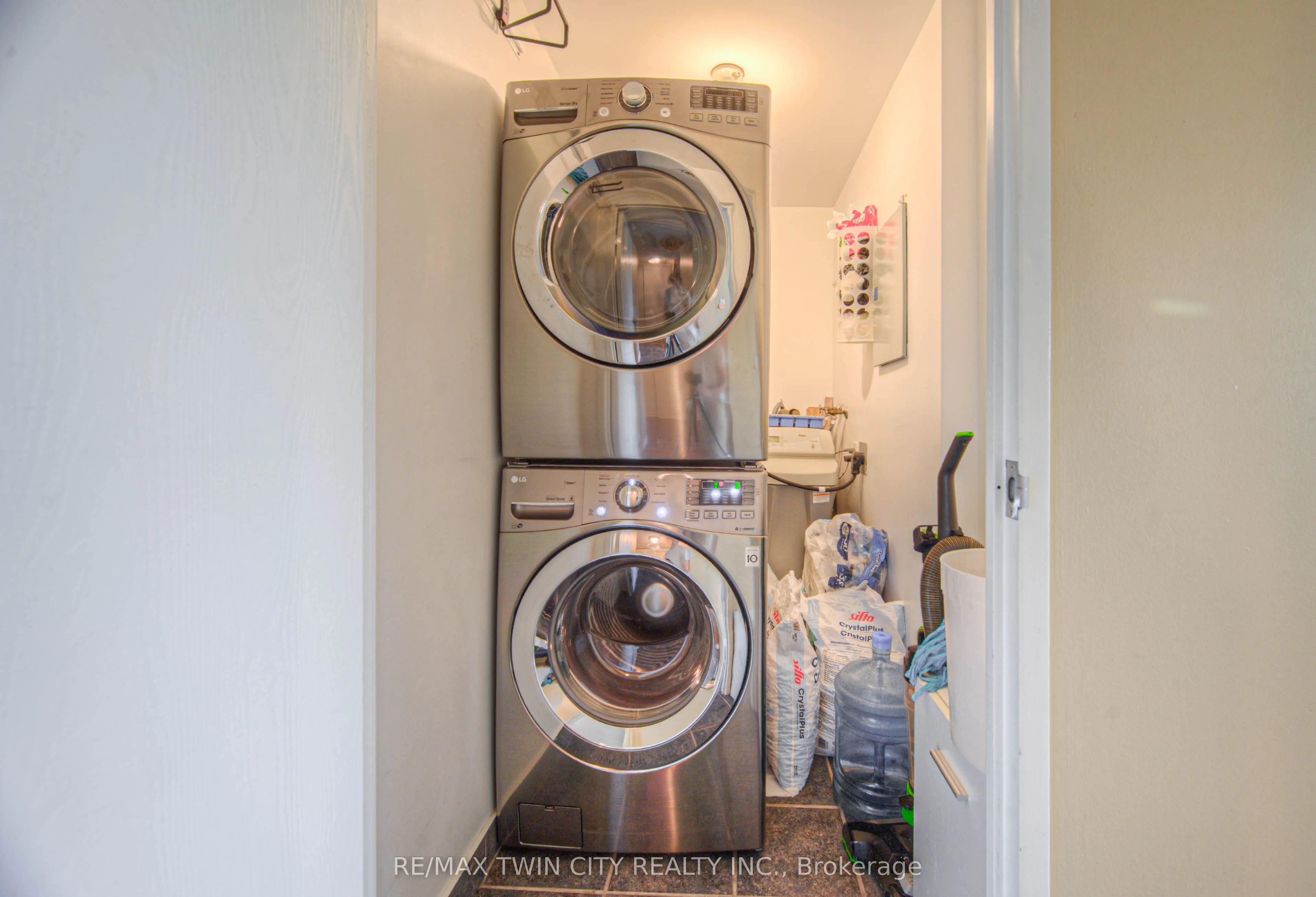 35 Green Valley Drive W, #1412