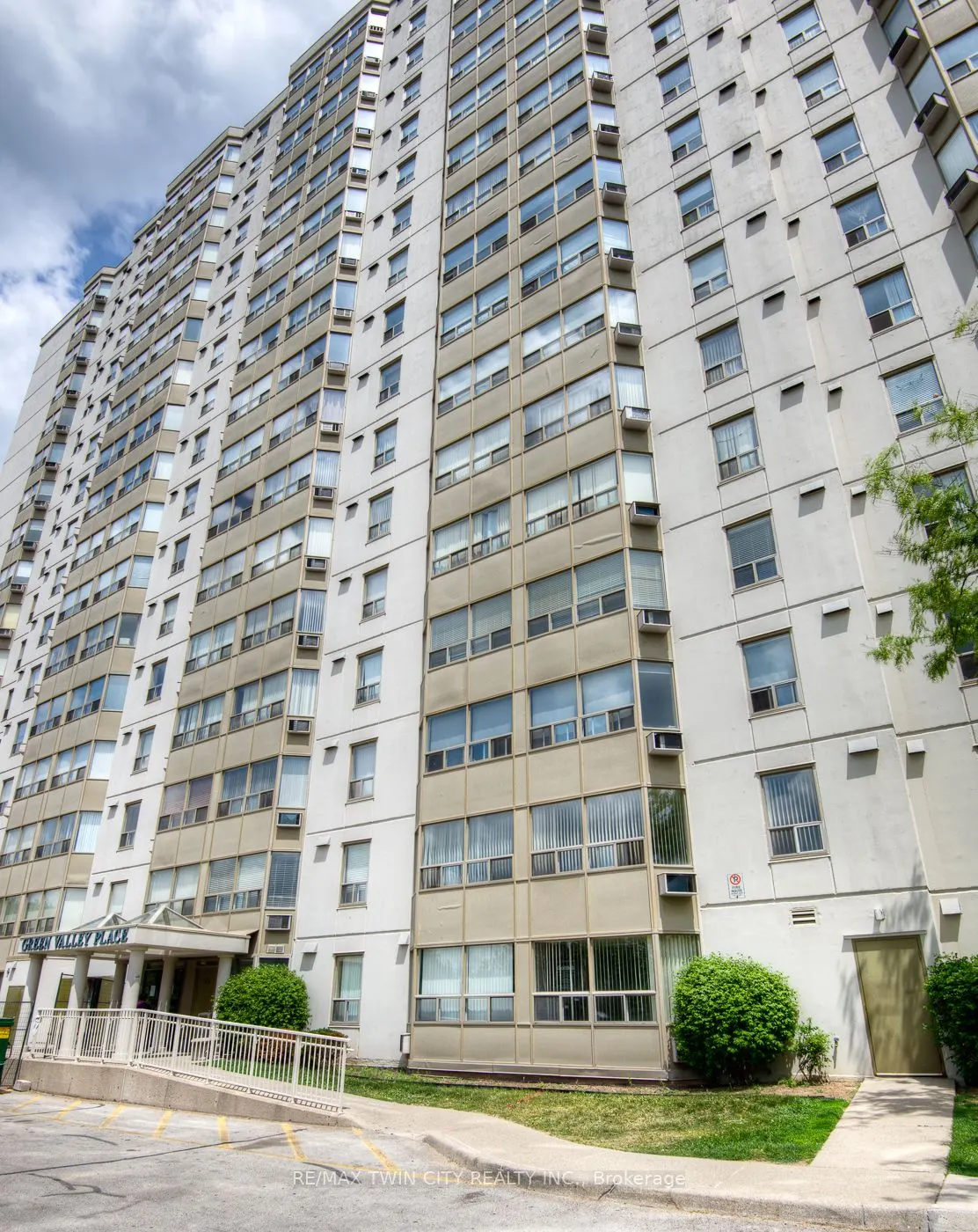 35 Green Valley Drive W, #1412