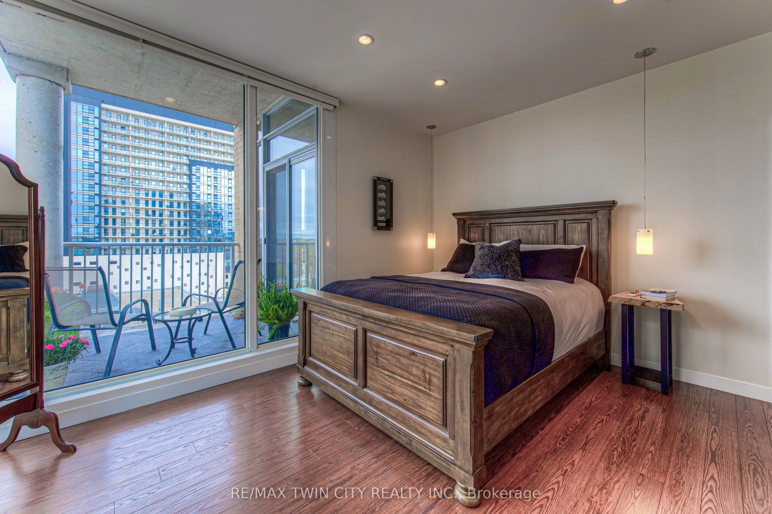 191 KING Street S, #713
