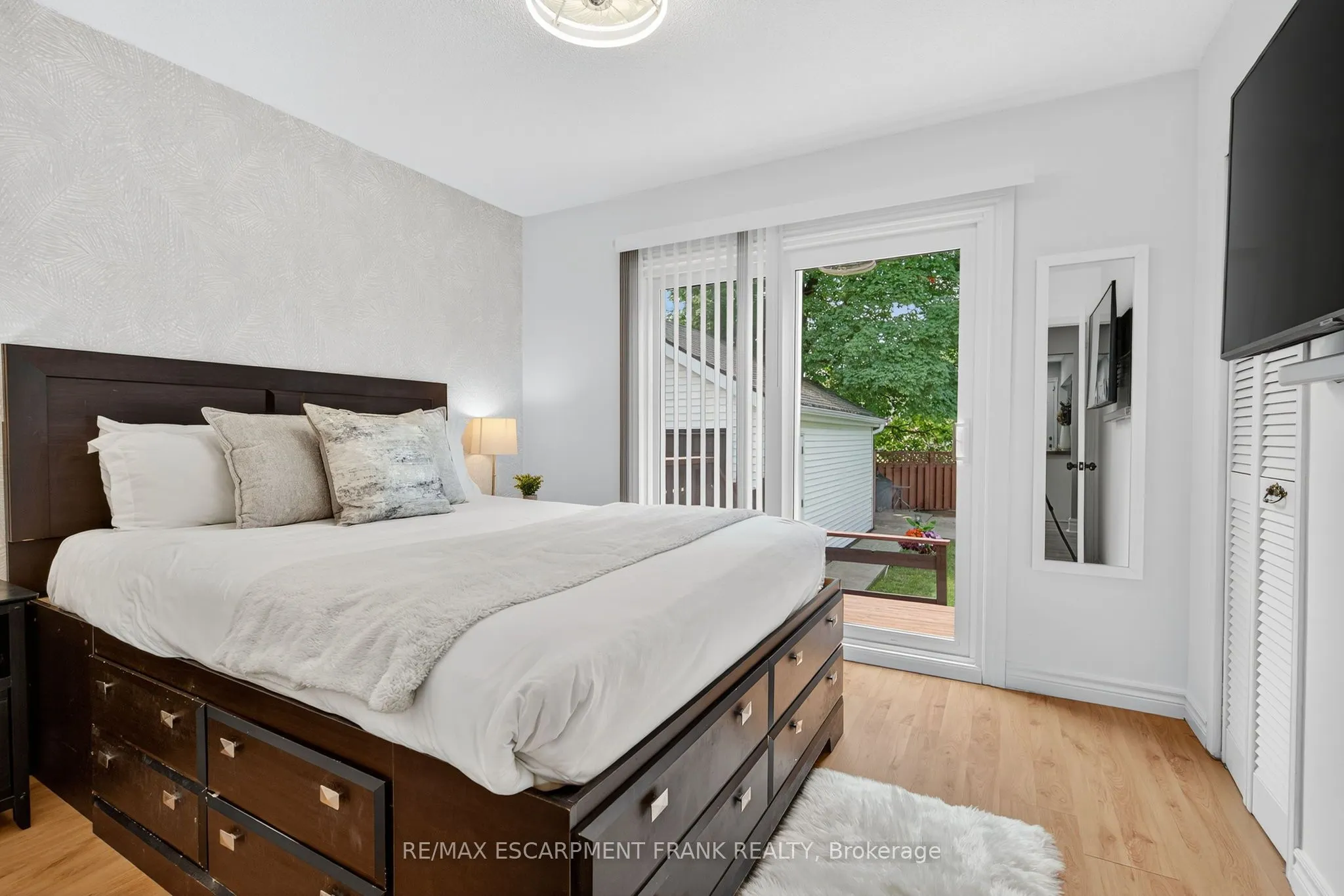 64 Vola Court