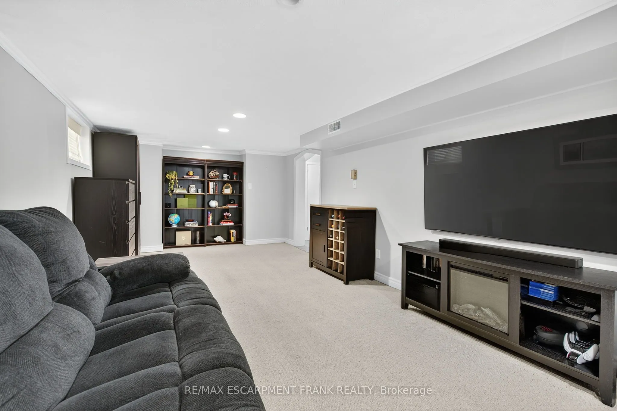 64 Vola Court