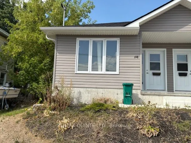 198 Dundas Street E