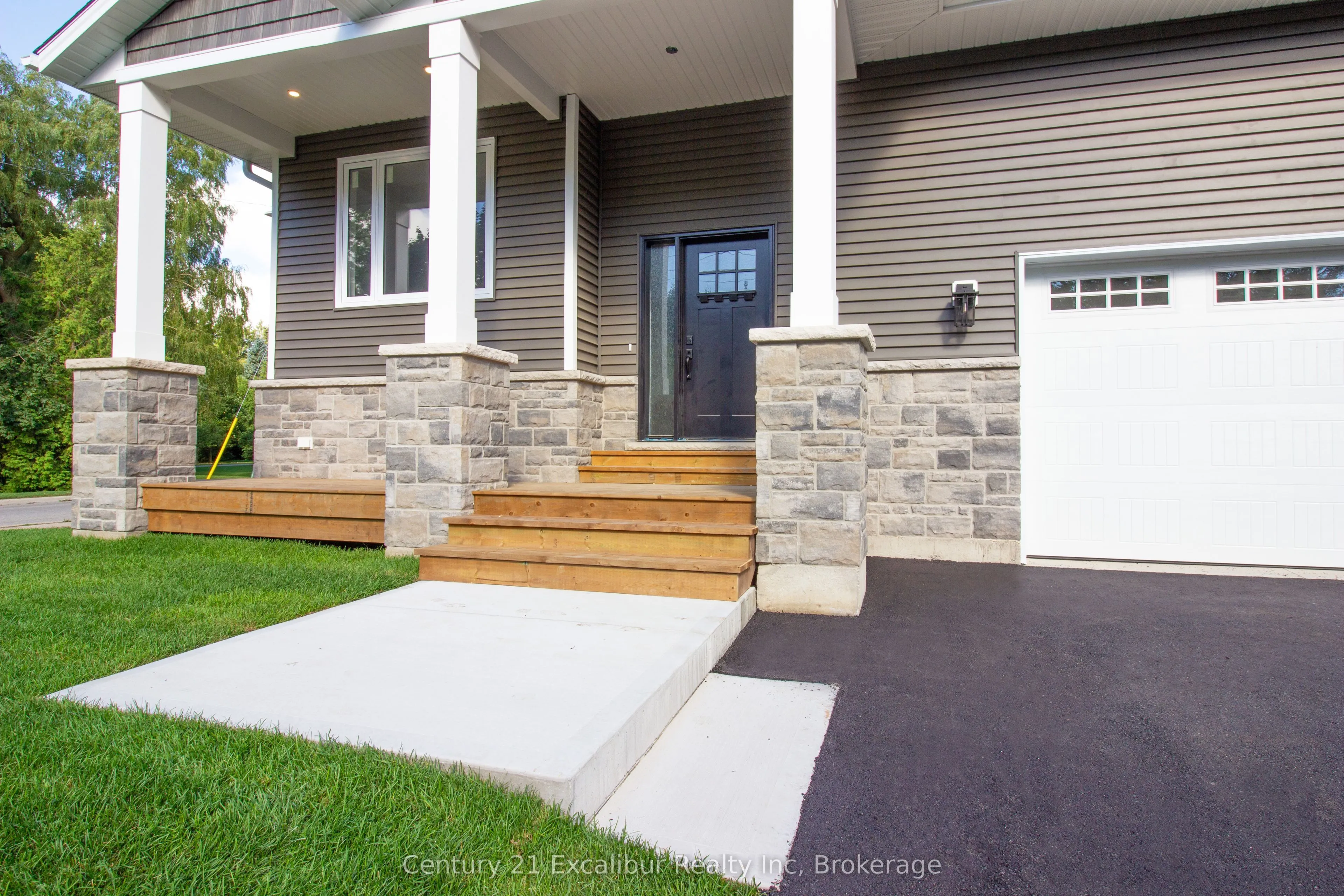 195 Garafraxa Street W