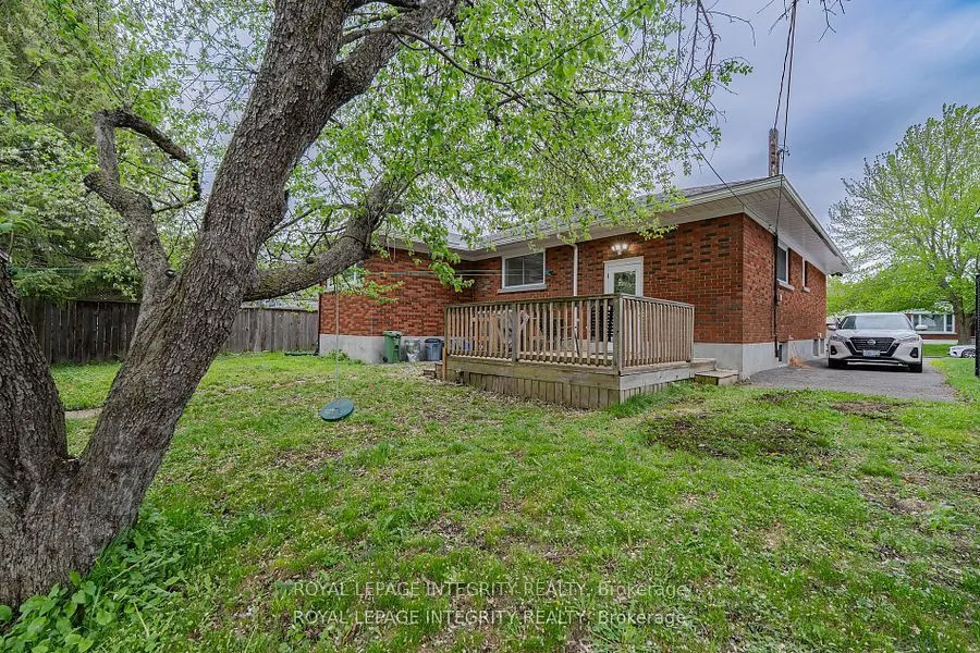 1695 Gage Crescent N