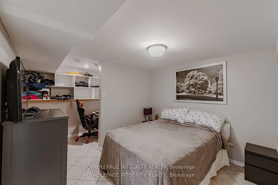 1695 Gage Crescent N