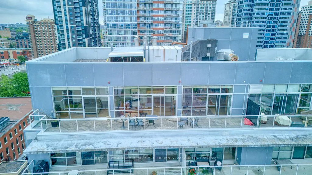 180 York Street, #1402