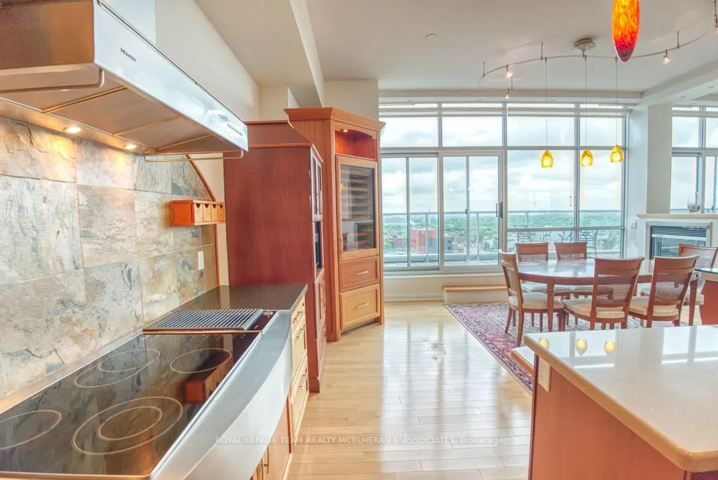 180 York Street, #1402