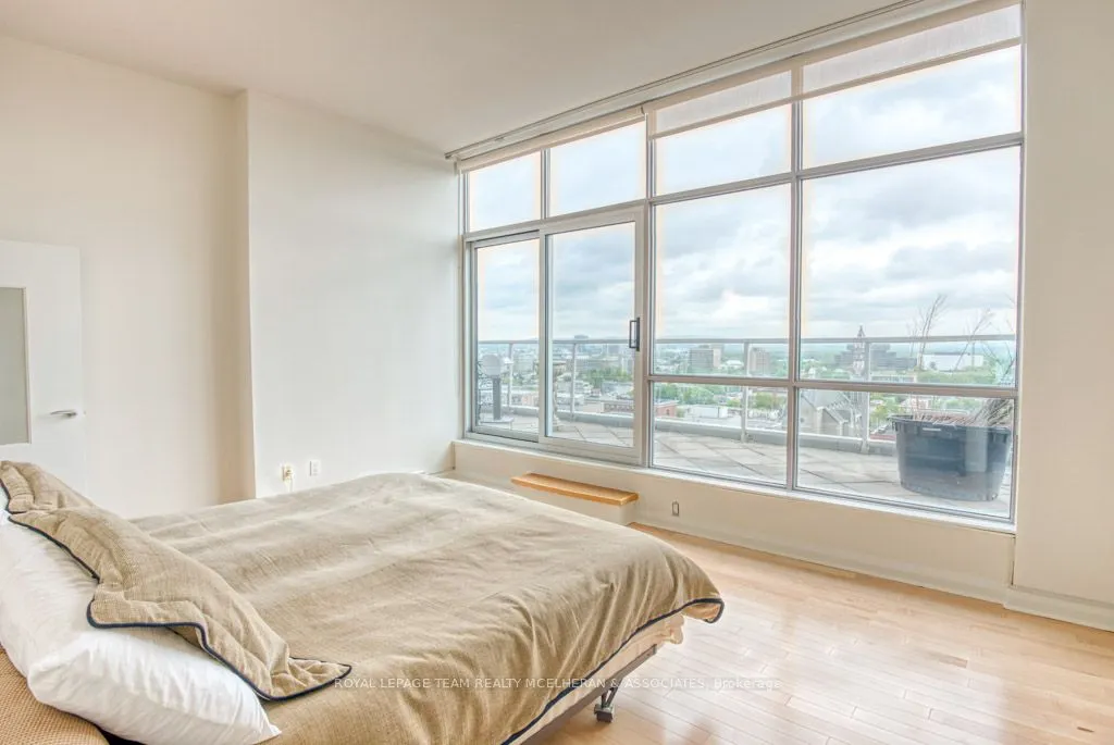 180 York Street, #1402