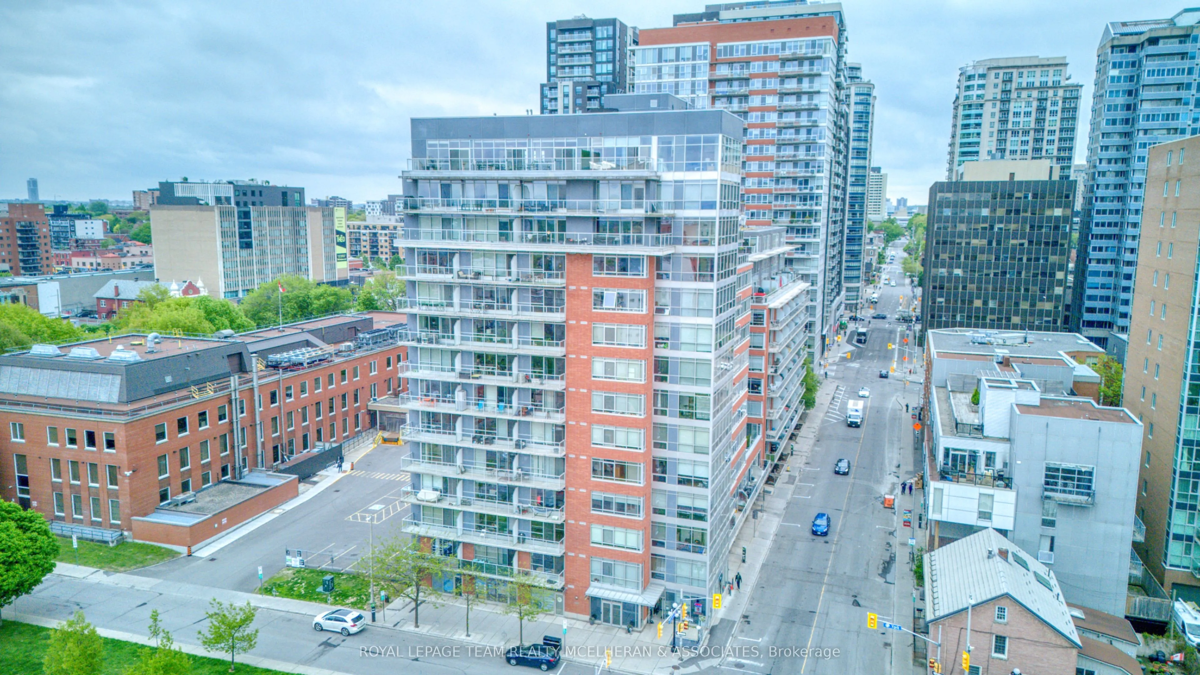 180 York Street, #1402