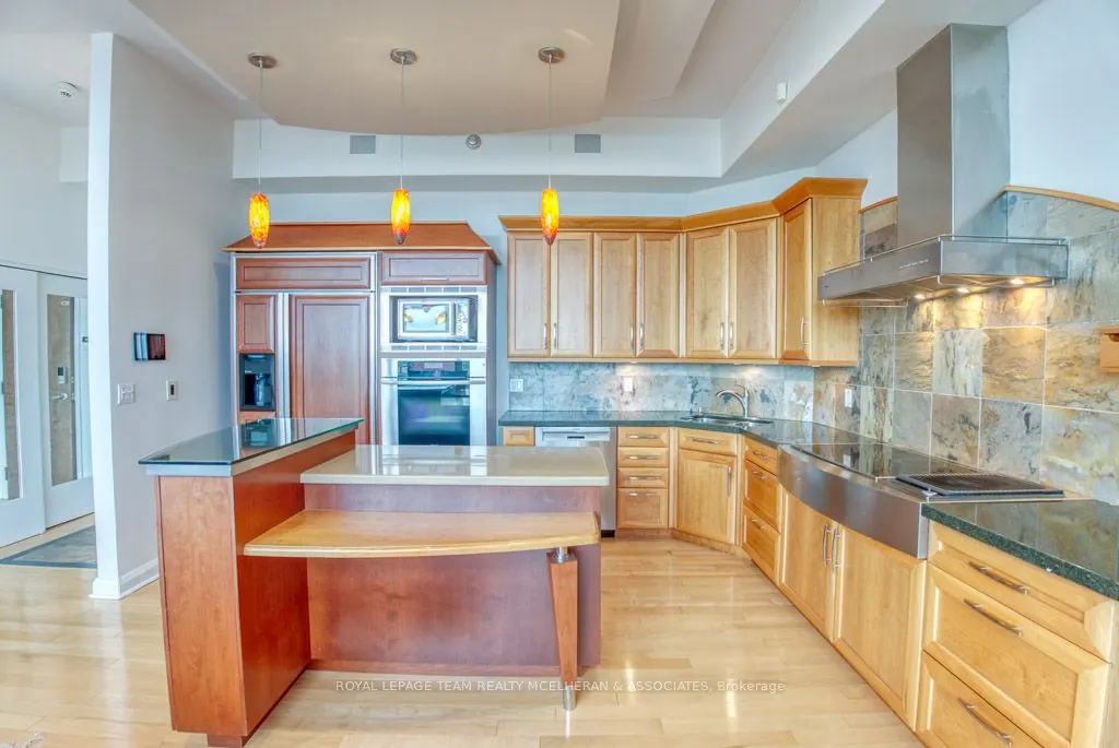 180 York Street, #1402