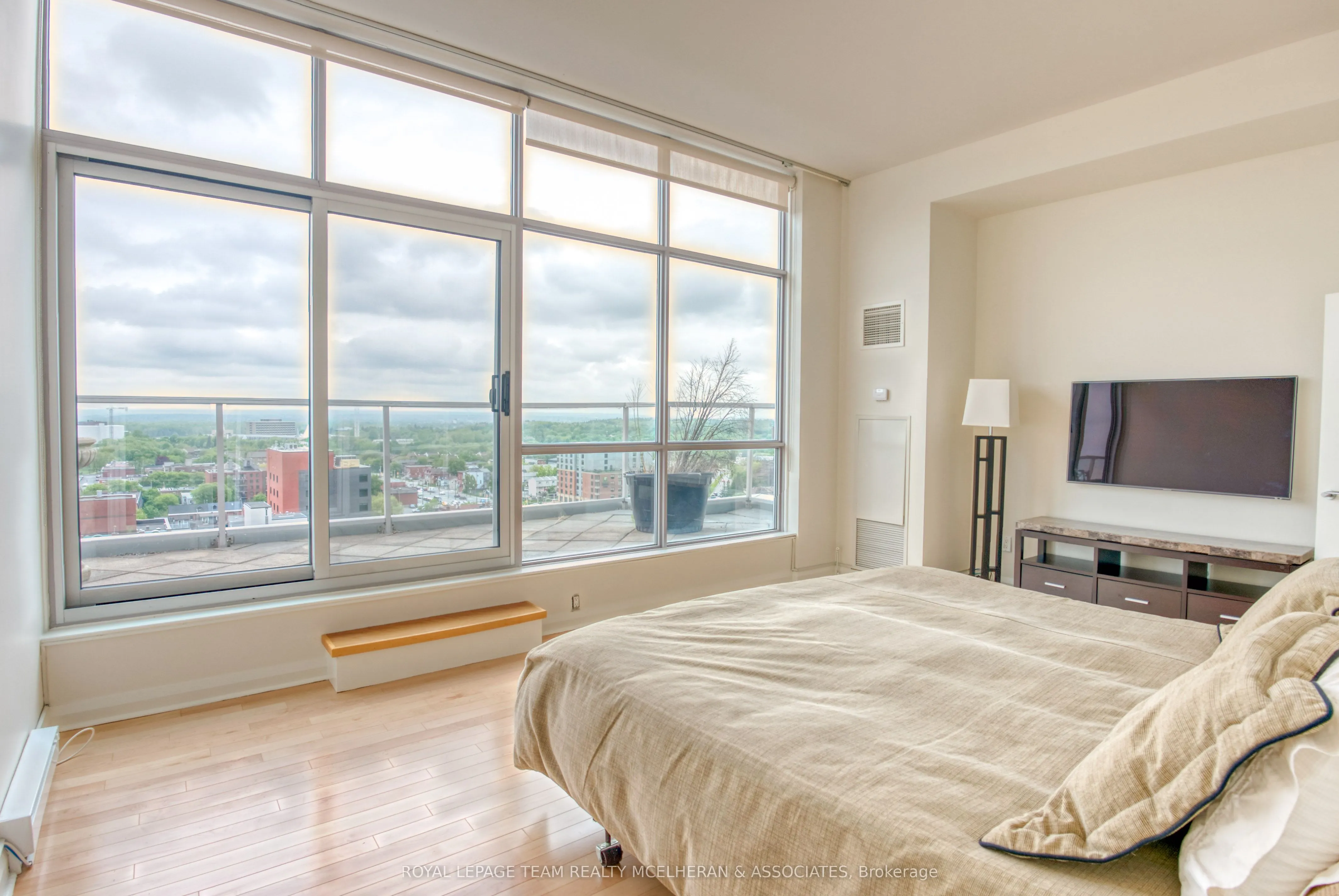 180 York Street, #1402