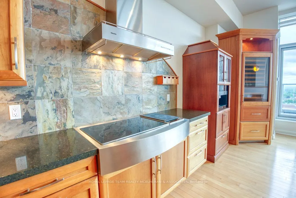 180 York Street, #1402