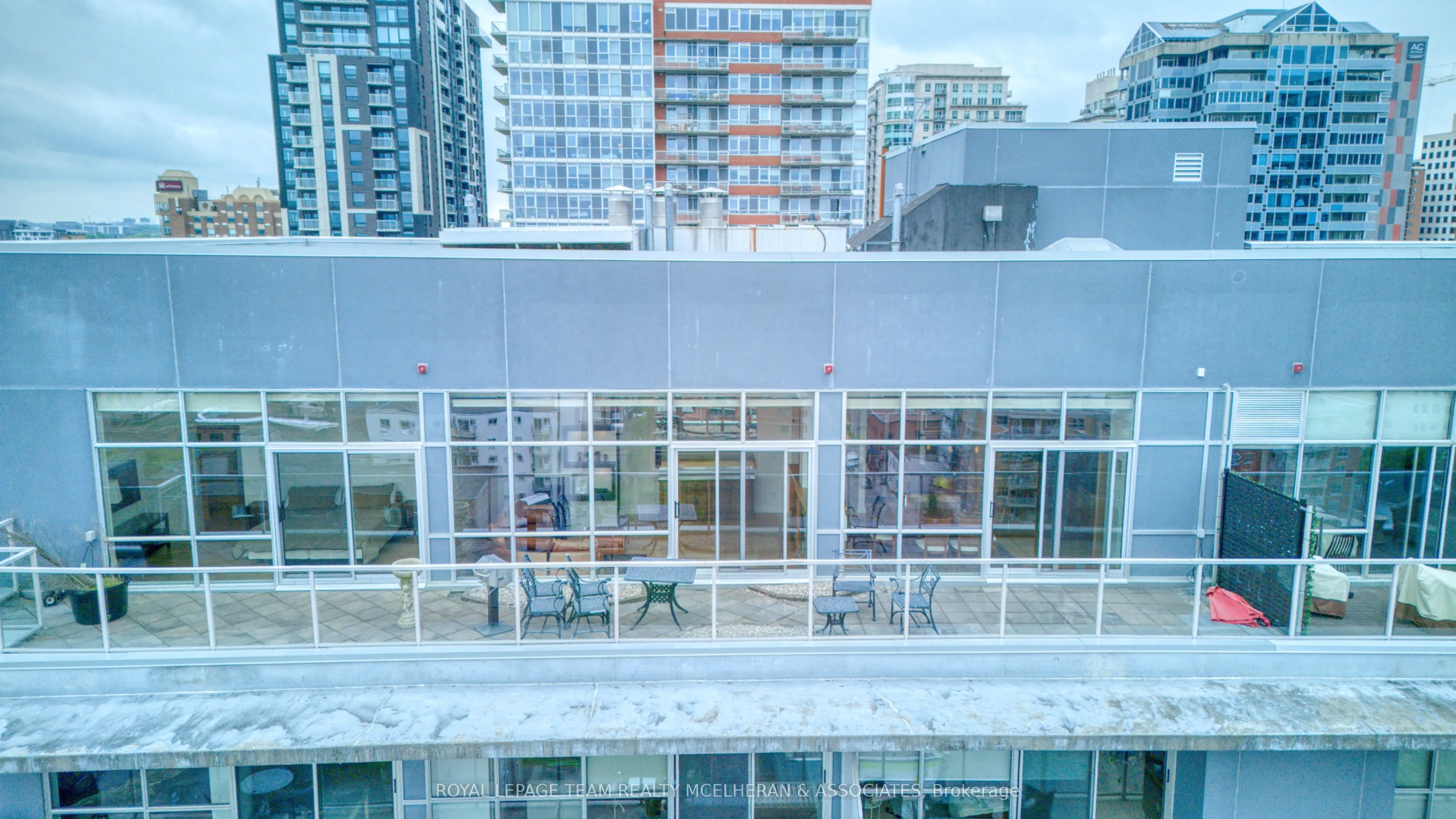 180 York Street, #1402