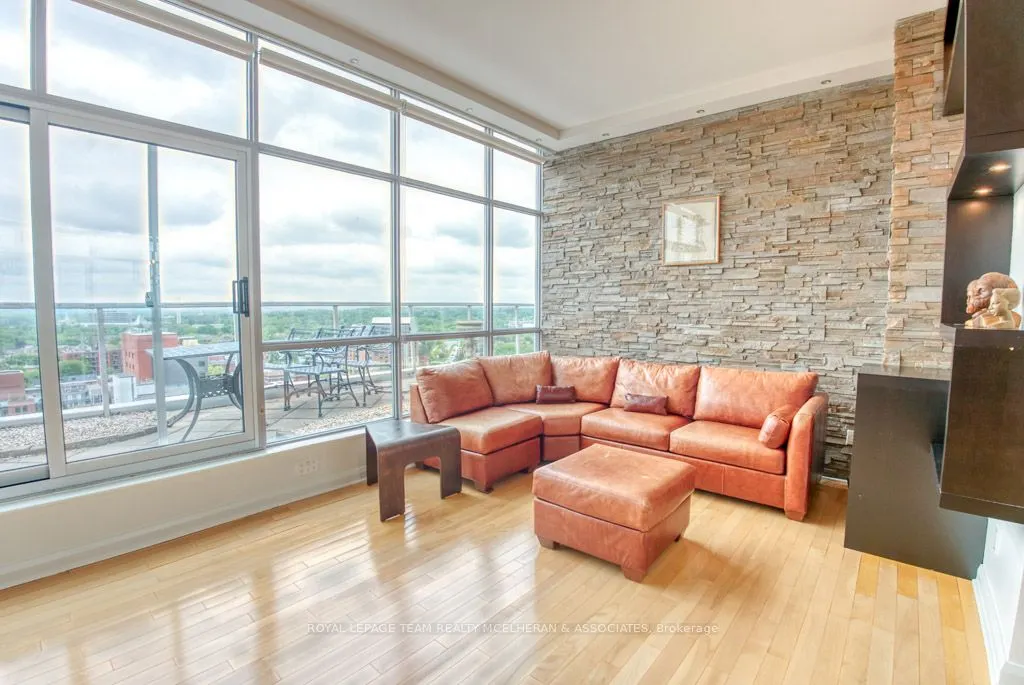 180 York Street, #1402