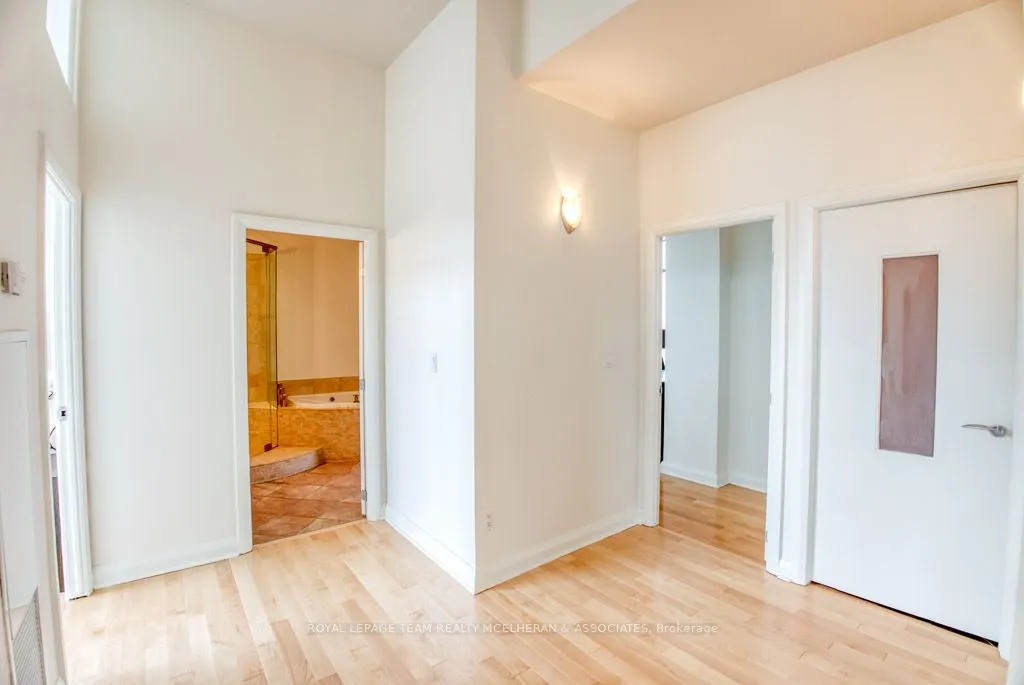 180 York Street, #1402