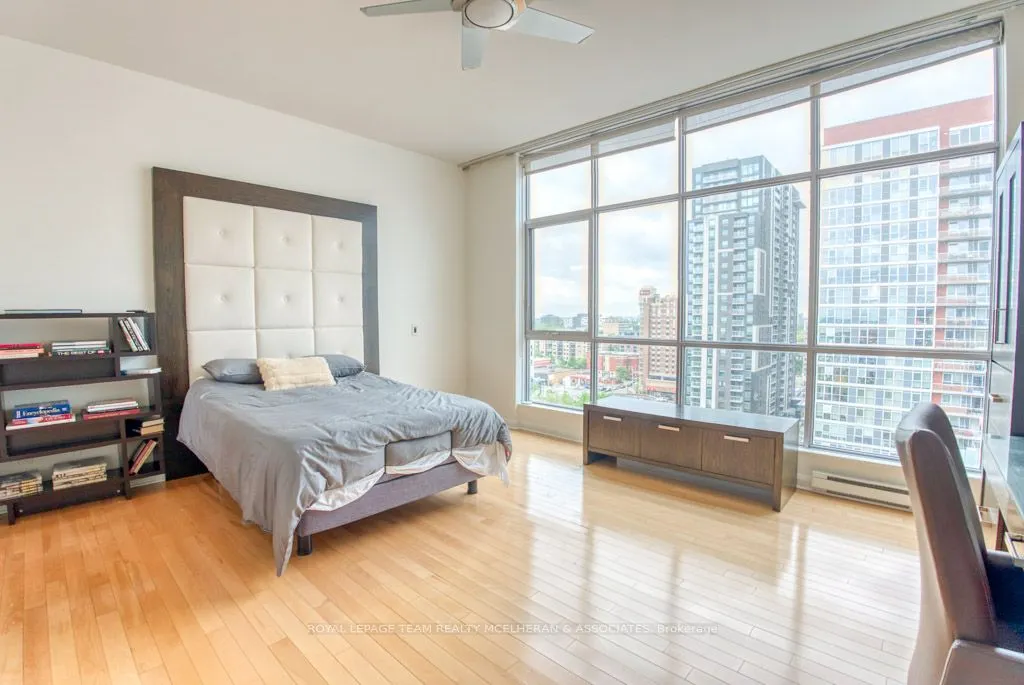 180 York Street, #1402