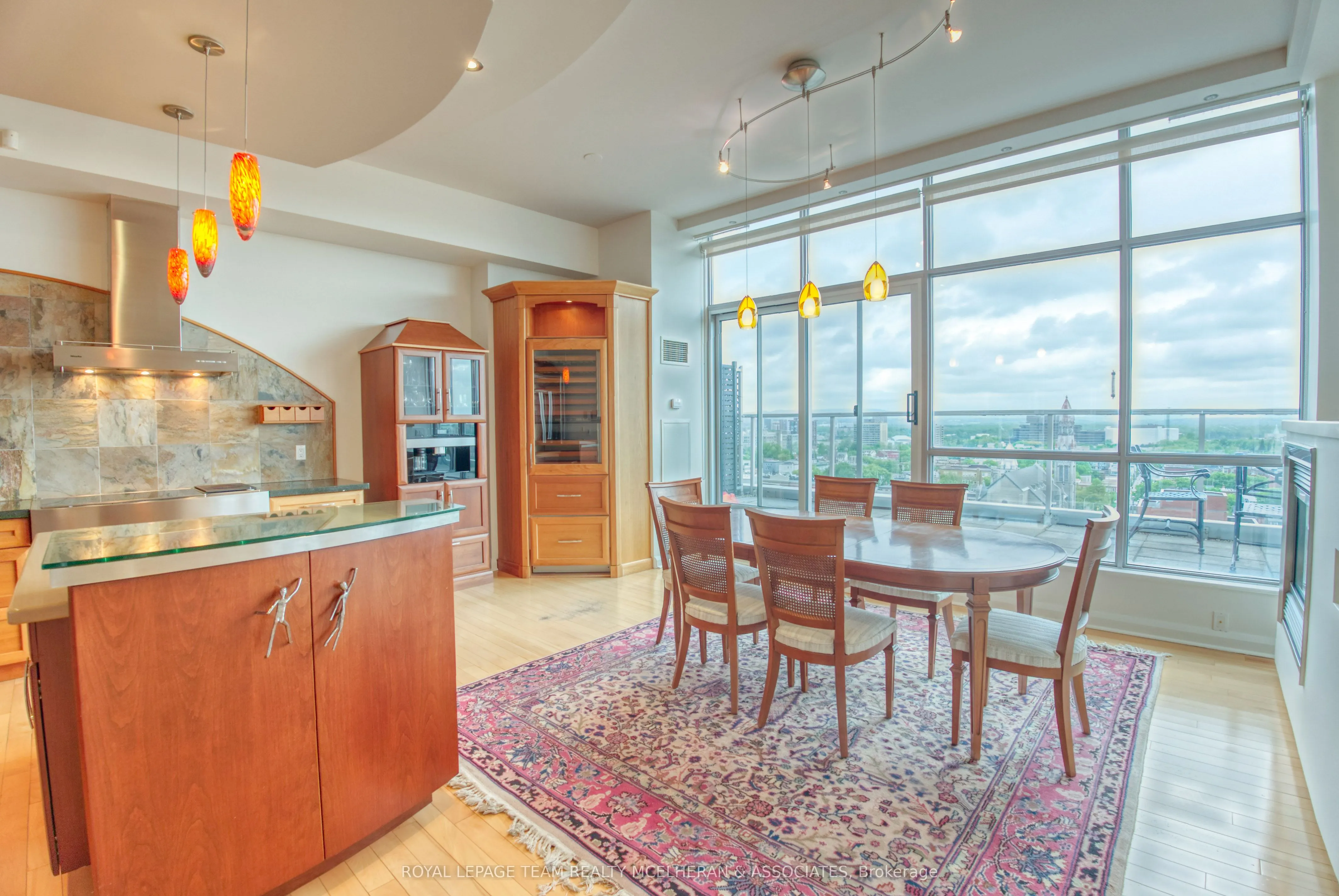 180 York Street, #1402