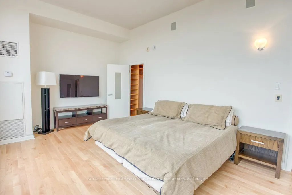 180 York Street, #1402