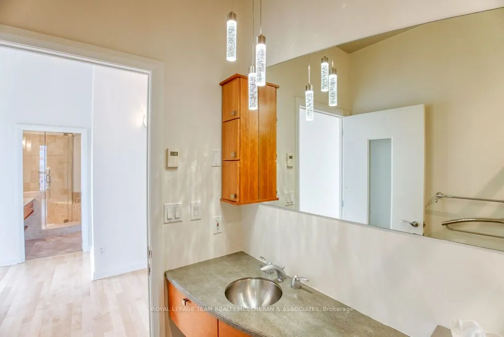 180 York Street, #1402