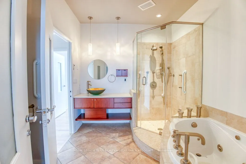 180 York Street, #1402