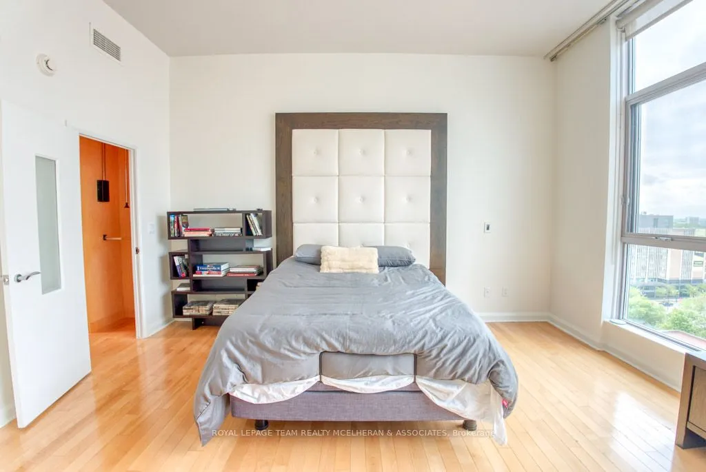 180 York Street, #1402