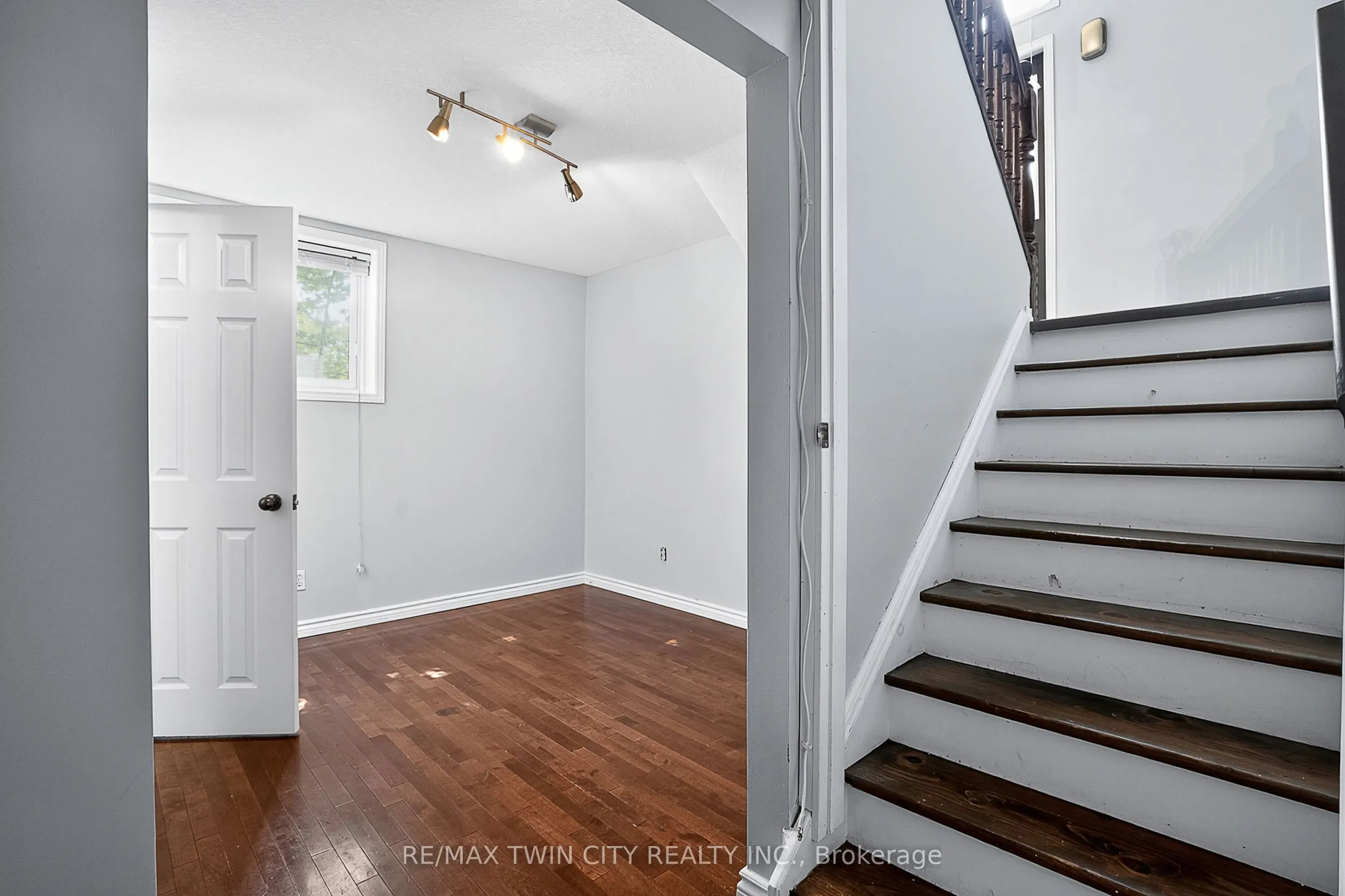 3 Wisteria Court