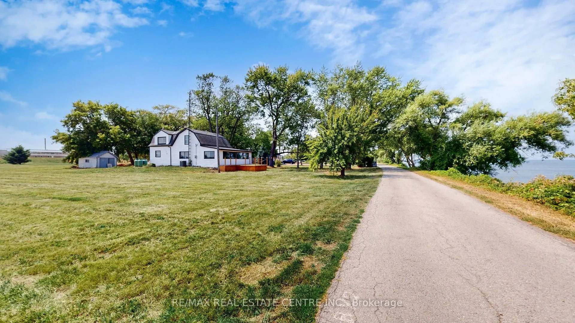 4036 Lakeshore Road