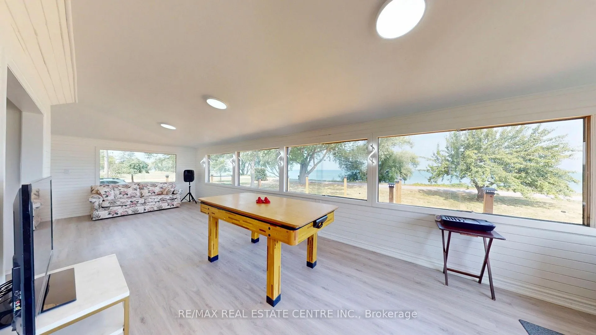 4036 Lakeshore Road