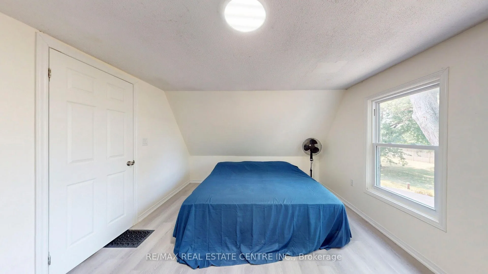 4036 Lakeshore Road