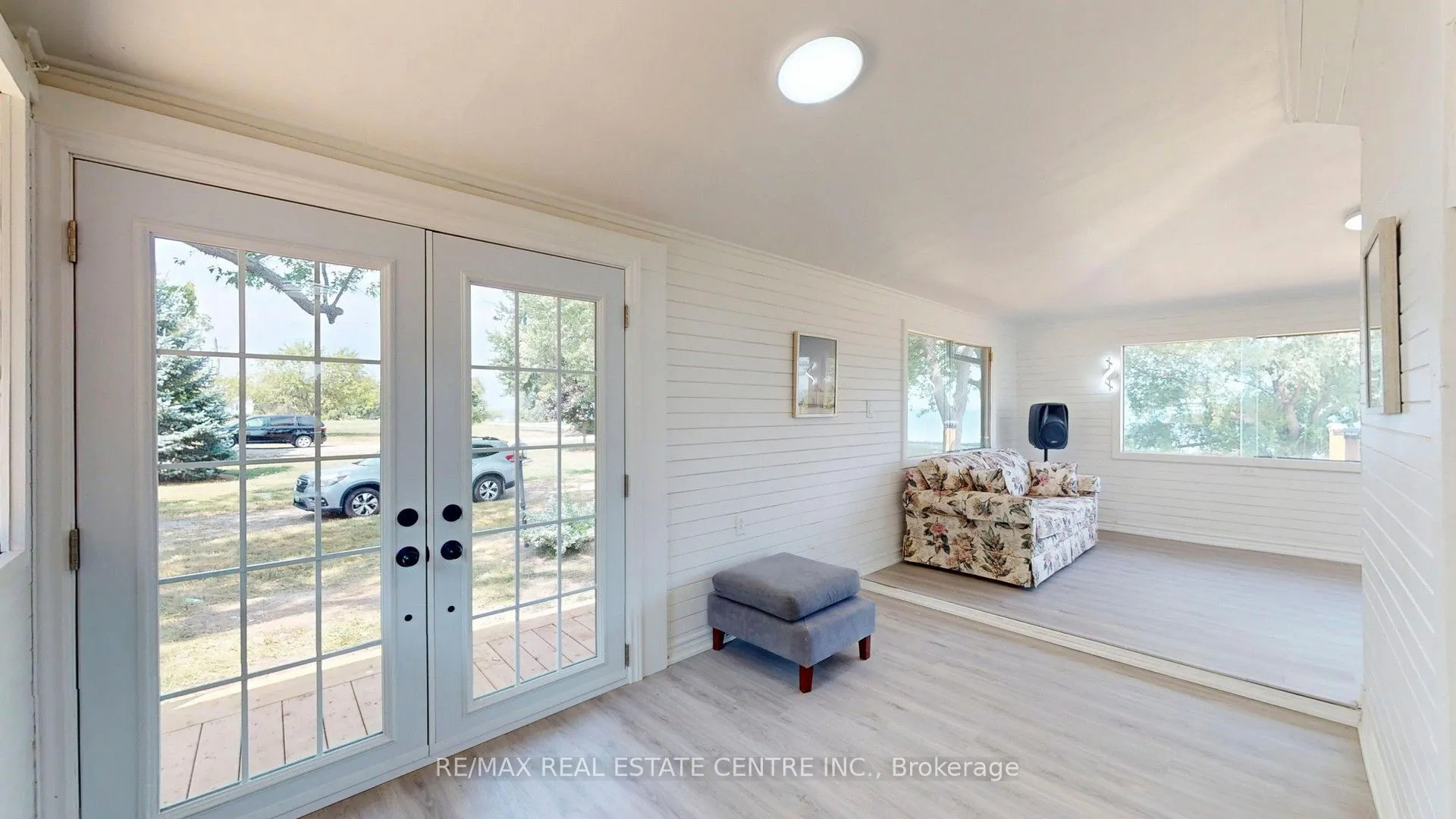 4036 Lakeshore Road