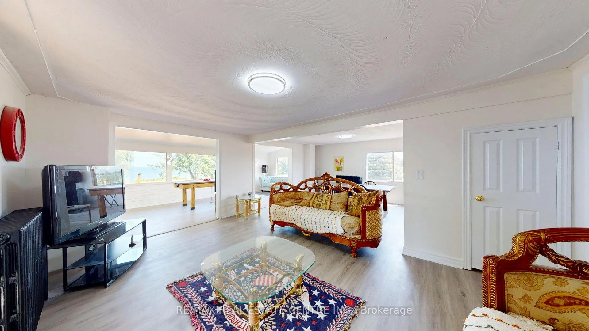 4036 Lakeshore Road