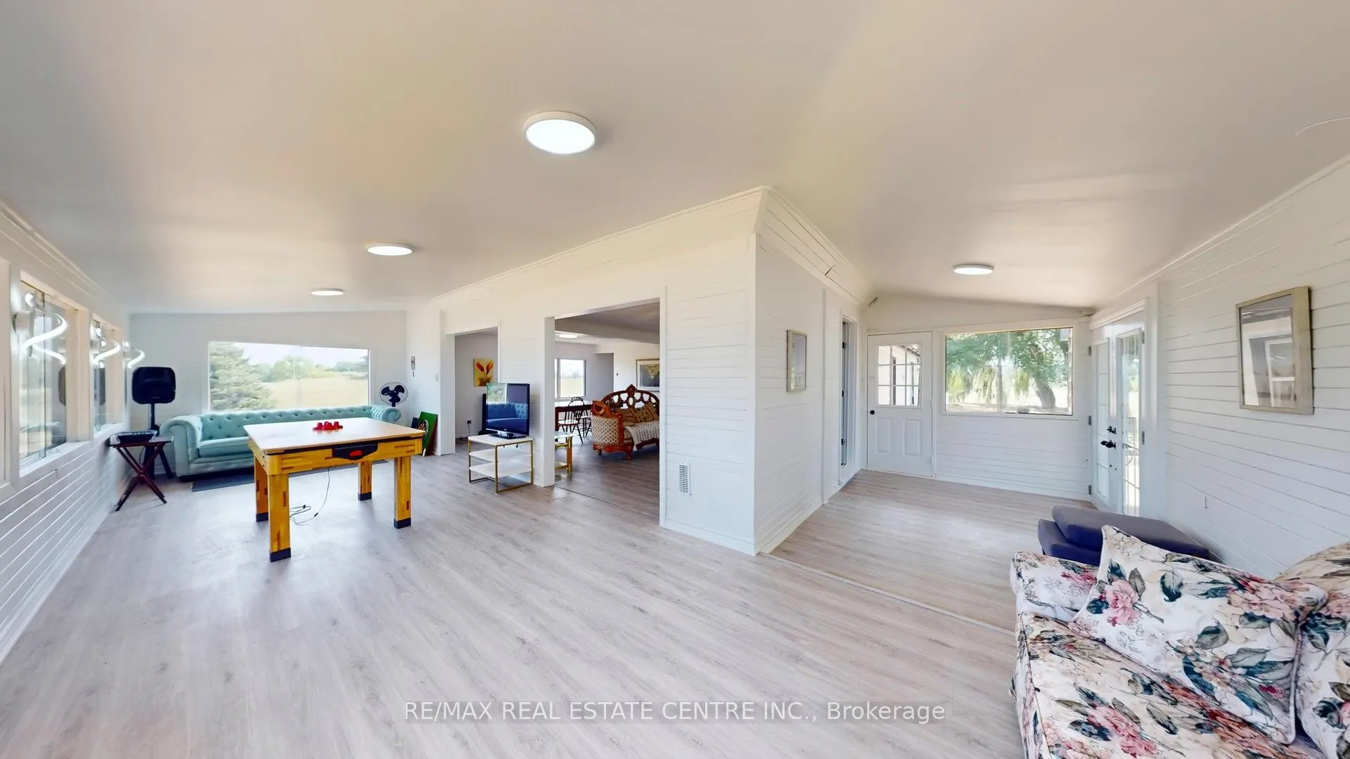 4036 Lakeshore Road