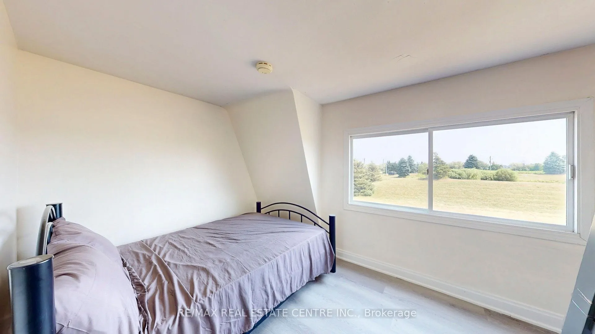 4036 Lakeshore Road