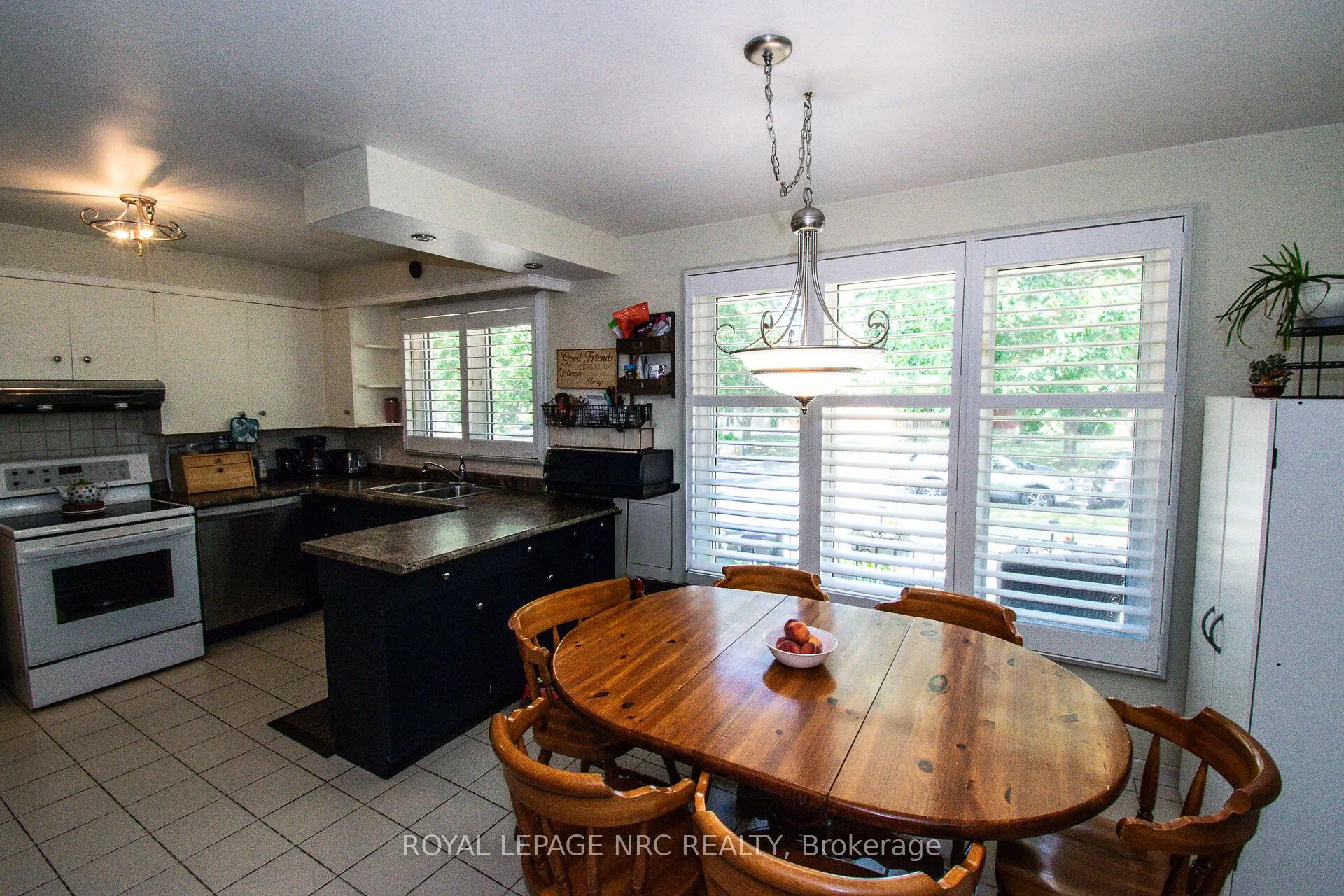 73 Lockview Crescent